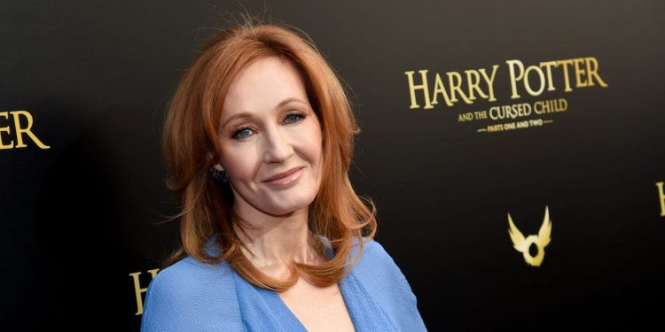 JK Rowling hits out at reports calling a transgender cat killer and convicted murderer a woman