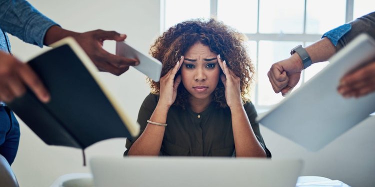 Middle managers are feeling the squeeze and losing confidence in their employers amid layoffs, cost-cutting, and RTO mandates, Glassdoor finds