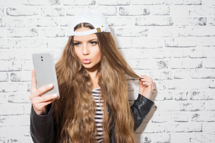 Is 'Selfie' Culture Driving Folks to Cosmetic Surgery?